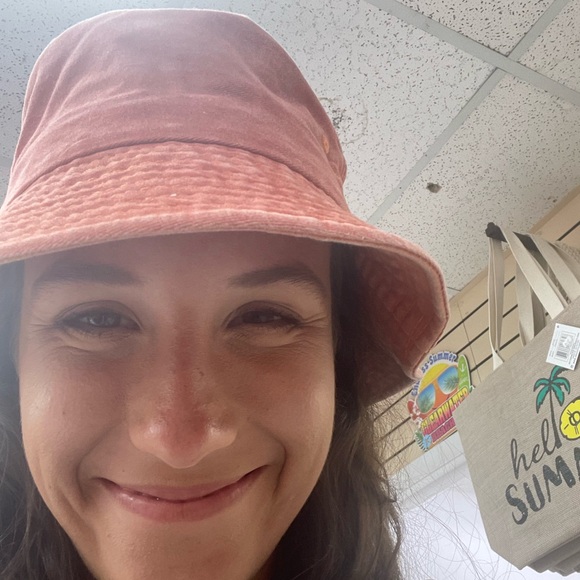 Meet your Posher, Quinn - Picture 1 of 1